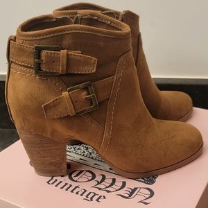 Crown Vintage 6.5 Dark Natural Ankle Boots